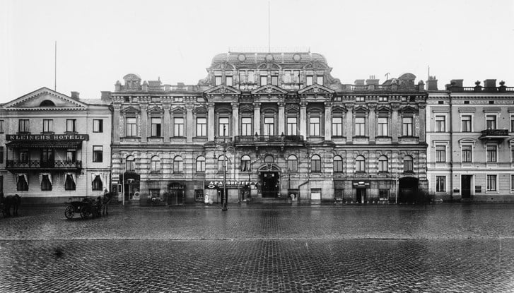 Foto på ambassadfastigheten från 1921.
